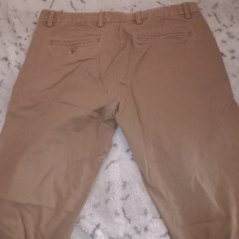 Old Navy Men's Khaki Chinos - Picture 5 of 6
